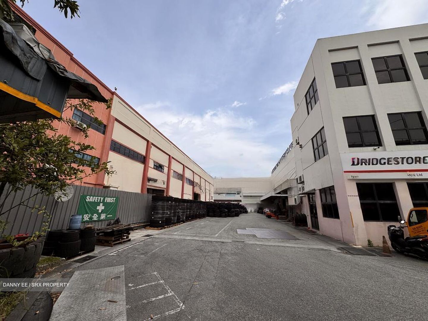 Pioneer Road (D22), Factory #467082241